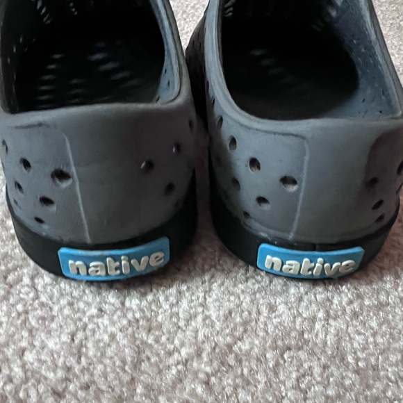 Size 8 Boys Native Shoes - Picture 4 of 7